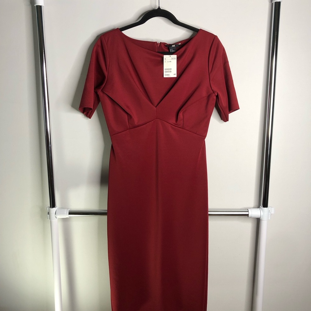 H&M Burgundy V-Front Bodice Short Sleeves Medium Midi Dress